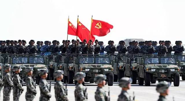 沙场阅兵——现代诗的魅力，沙场阅兵，现代诗的魅力展现