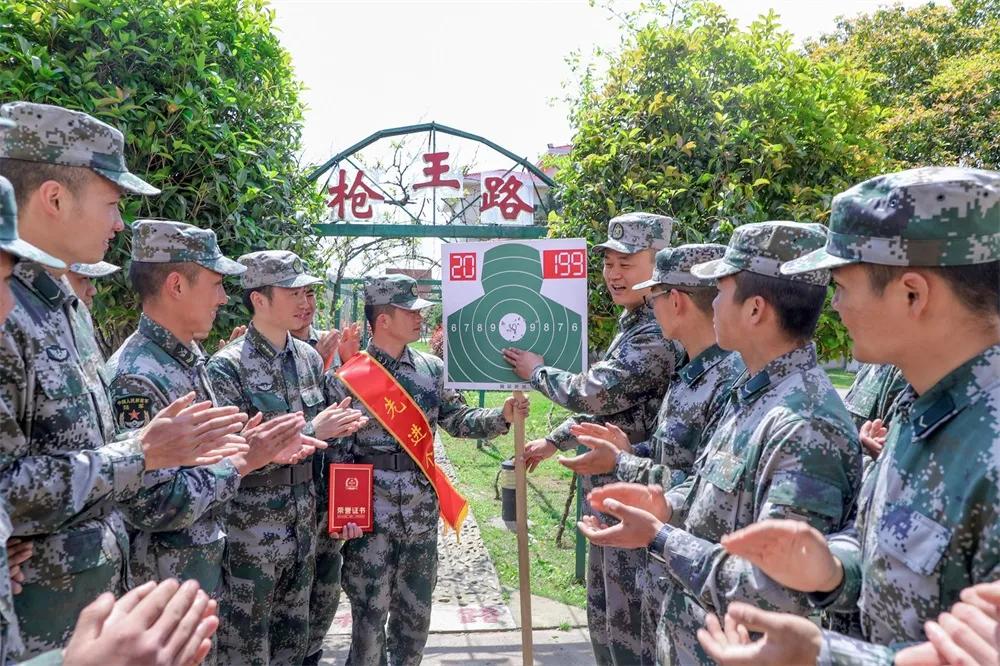 二十集团军的荣耀与担当，二十集团军，荣耀与担当的战士