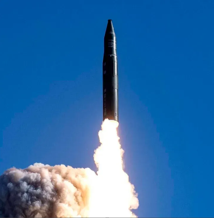 中国东风导弹，射程之最，国防之柱，中国东风导弹，射程之最，国防核心力量