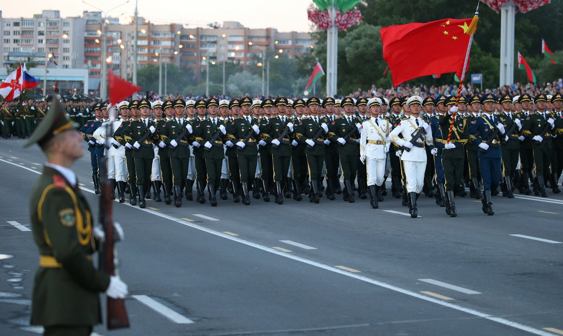俄罗斯国庆庆典上的中国仪仗队，跨越国界的友谊与荣耀，俄罗斯国庆庆典上的中国仪仗队，跨越国界的友谊与荣耀日
