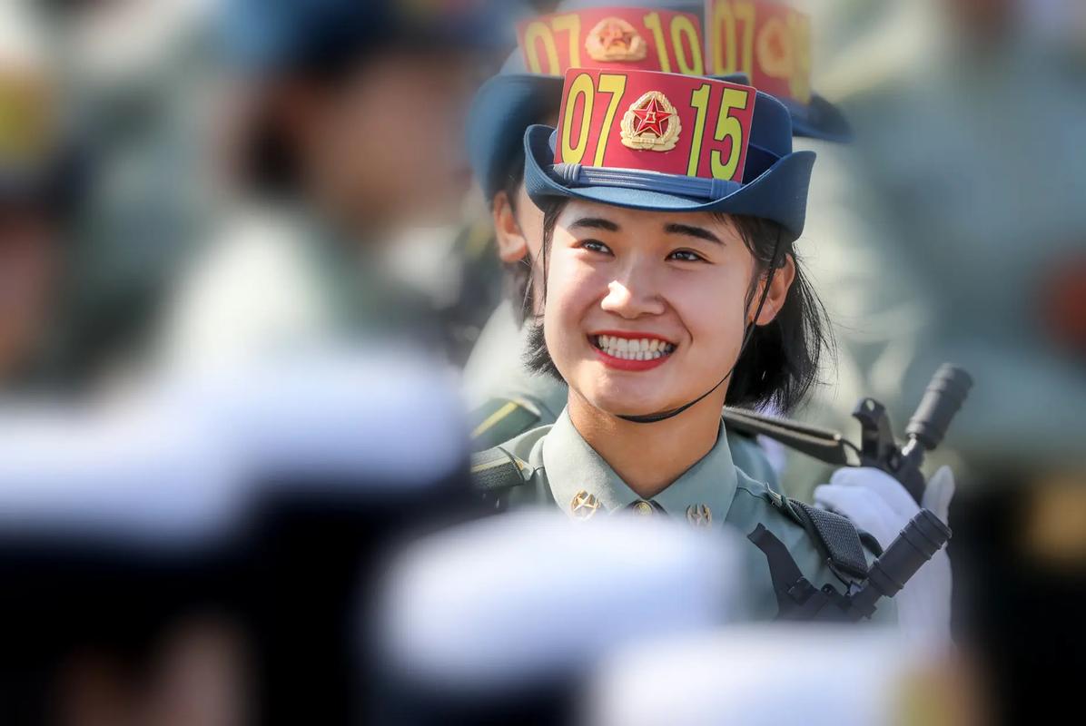 中国女兵图片，展现力量与荣耀的画卷，中国女兵风采，力量与荣耀的画卷图片展
