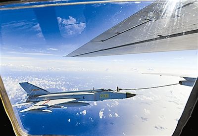 歼八空中加油胡勇，空中勇士的壮丽篇章，歼八空中加油，胡勇与空中勇士的英勇篇章