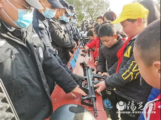 关东军为何佩戴大檐帽,历史、文化及军事原因探究,关东军大檐帽佩戴背后的历史、文化与军事原因探究