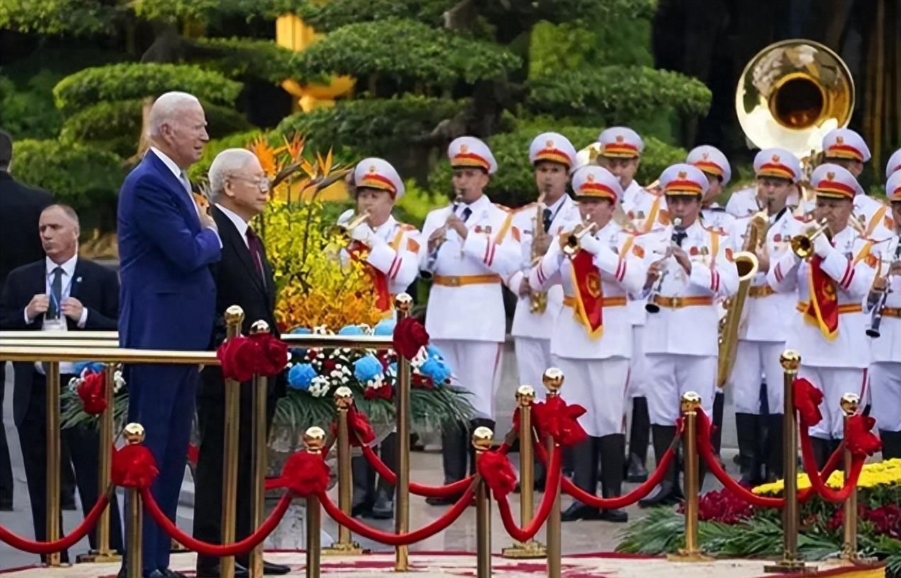 中美交锋，美国的策略与态势分析，中美交锋背景下的美国策略与态势深度解析