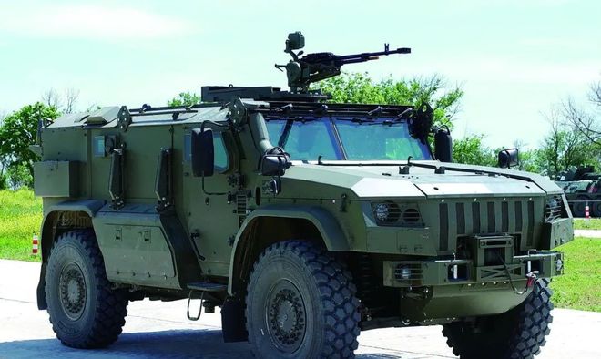 台风K轮式装甲车，现代战场上的钢铁巨兽，台风K轮式装甲车，现代战场钢铁巨兽的震撼力量