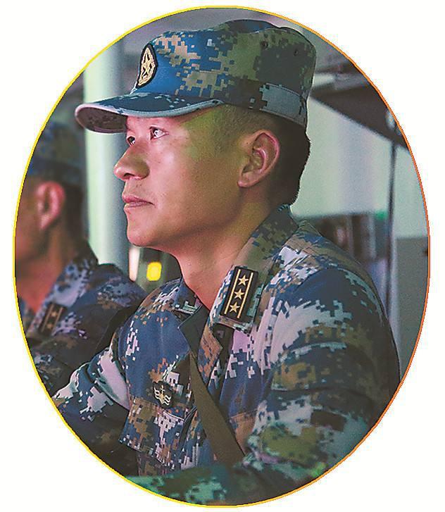 第一任舰长，荣耀与责任的承载者，第一任舰长，荣耀与责任的领航者