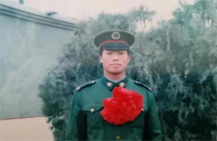 祁发宝的英雄事迹介绍，祁发宝英雄事迹，铁血军人的壮丽篇章