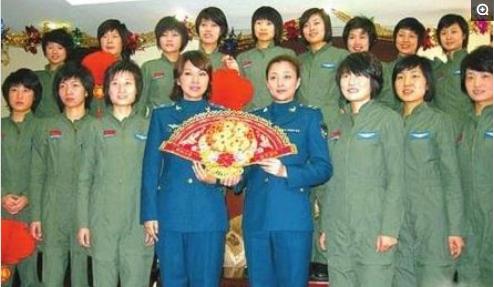 歼-16，中国空中力量的璀璨明珠，歼-16，中国空中力量的骄傲明珠