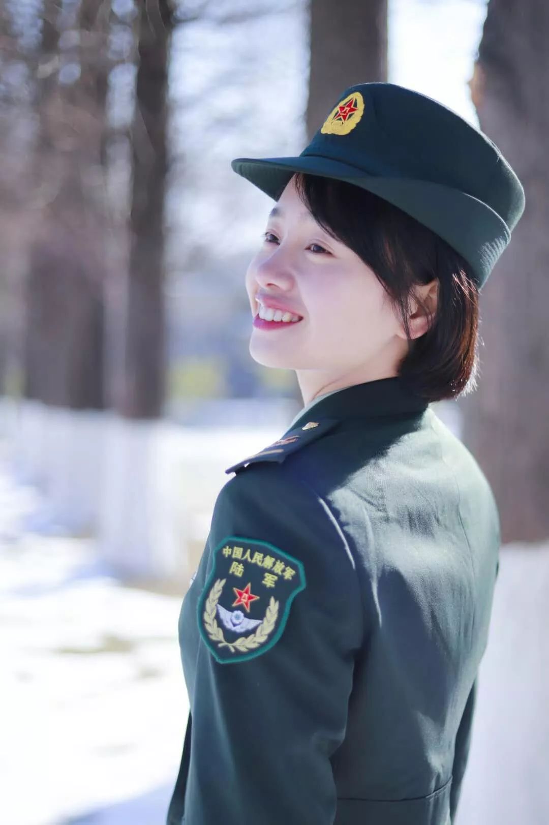 中国女兵图片高清壁纸，展现飒爽英姿与坚韧精神，中国女兵高清壁纸，英姿飒爽，坚韧精神展现
