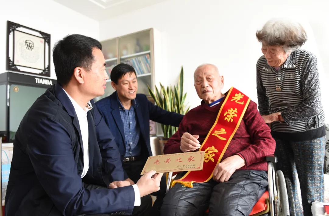八一勋章和一等功哪个级别更高——深入解析荣誉体系背后的故事，八一勋章与一等功荣誉体系对比，哪个级别更高？深入解读背后的故事