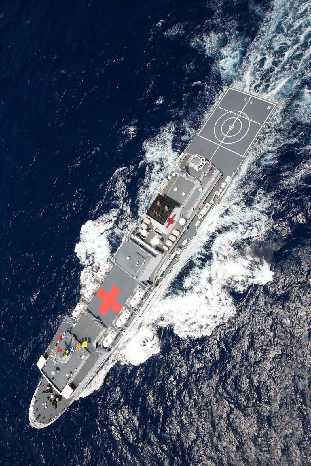 中国海军节青岛阅民，军民融合共筑海洋强国之梦，中国海军节青岛盛大阅兵，军民融合共筑海洋强国梦