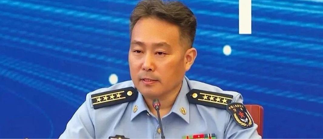 中国空军绕飞，展示空中力量的壮丽画卷，中国空军绕飞，空中力量的壮丽展示