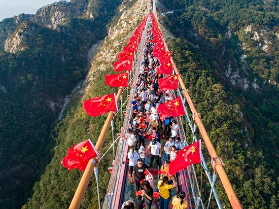 今年十一国庆阅兵，展现国家力量与荣耀，国庆阅兵展现国家力量与荣耀风采