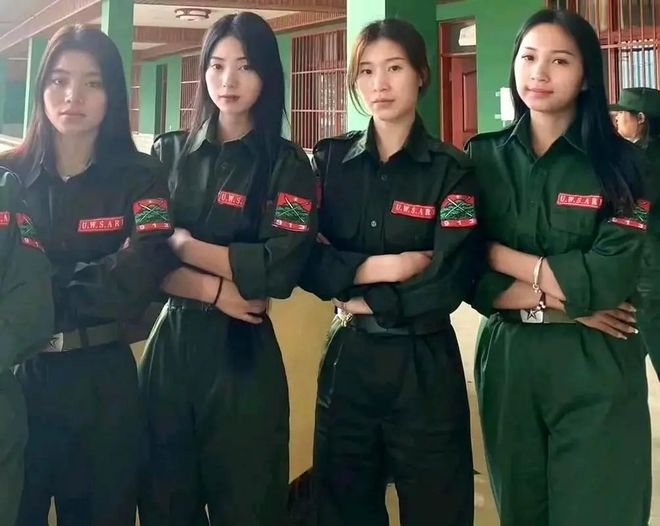 中国女兵早上好图片，展现力量与美丽的独特风采，中国女兵早上好，力量与美丽的独特风采展现