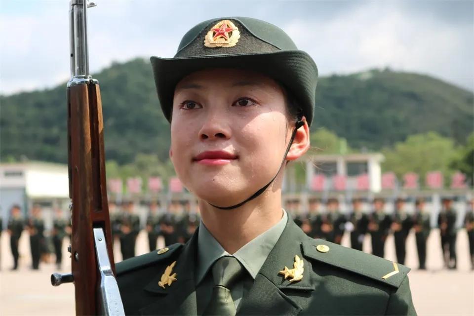 第一批驻港部队女兵，时代的先锋，女性的荣耀，首批驻港部队女兵，先锋时代的荣耀女性