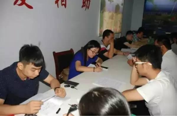 国庆阅兵三军亮剑，展现国家力量与荣耀，国庆阅兵三军展威，彰显国力强盛与荣耀