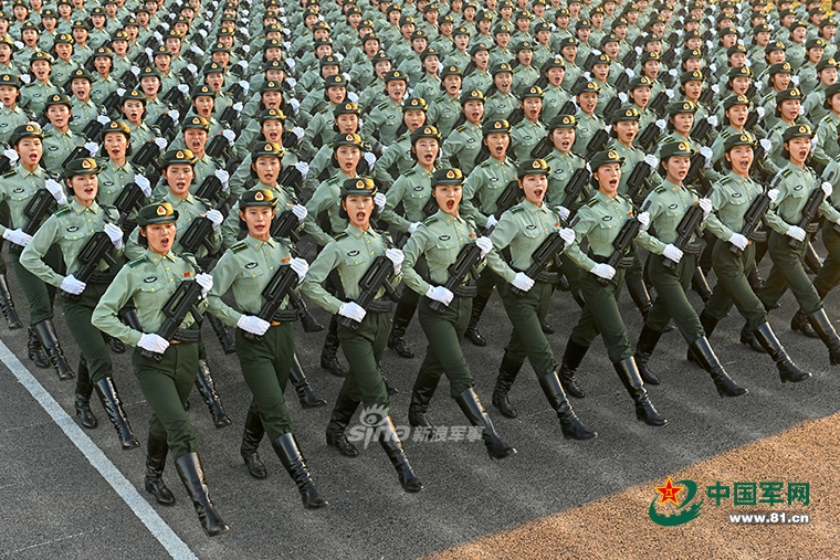 英姿飒爽的女兵方队——纪念国庆七十周年，英姿飒爽女兵方队庆祝国庆七十周年