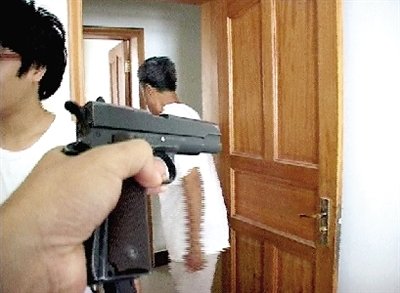 楼上微波枪打击楼下住户，现代社会的冲突与解决之道，楼上微波枪攻击楼下住户，现代冲突与解决策略