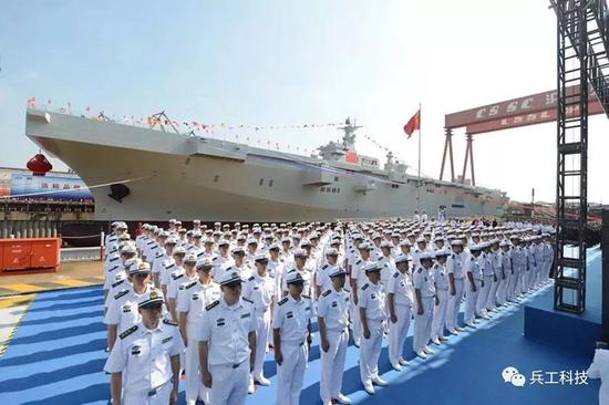 中国海军新篇章，首艘075型两栖攻击舰正式服役，中国海军新篇章，首艘075型两栖攻击舰正式投入服务，开启新航程