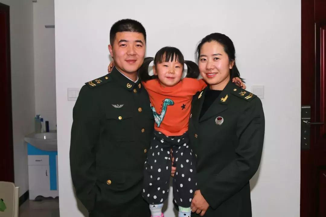中国女兵留短发图片，坚韧与力量的象征，中国女兵留短发，坚韧与力量的展现