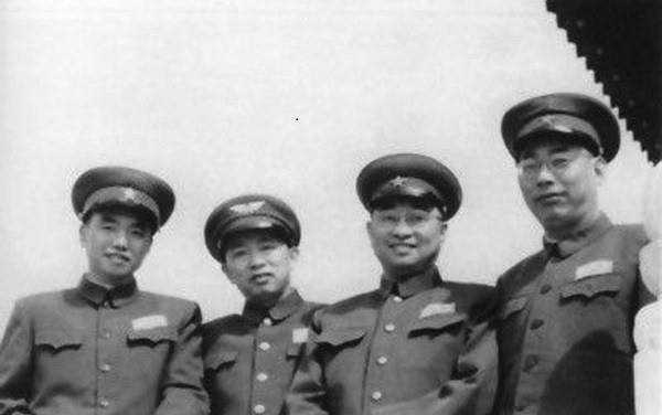 空降兵现任第十五军军长，勇担使命，铸就新时代空军铁拳，新时代空军铁拳缔造者，第十五军军长勇担使命，铸就空降兵荣耀