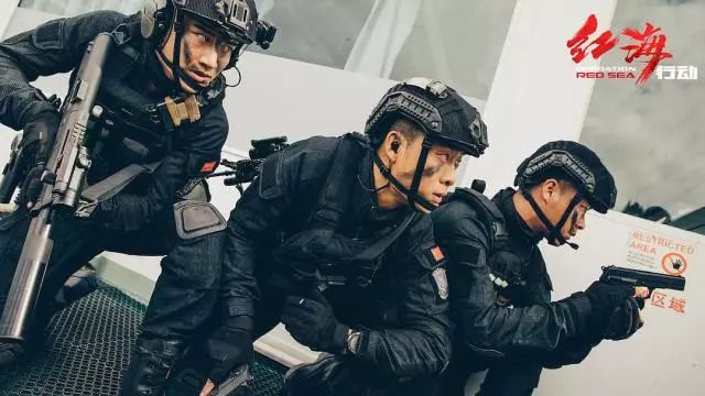 中国海军打击海盗的电影，英勇之海的力量展现，中国海军打击海盗电影，英勇之海的力量展现