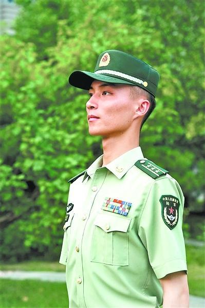火箭军与陆军军服，差异与共性，火箭军与陆军军服，差异与共性探究