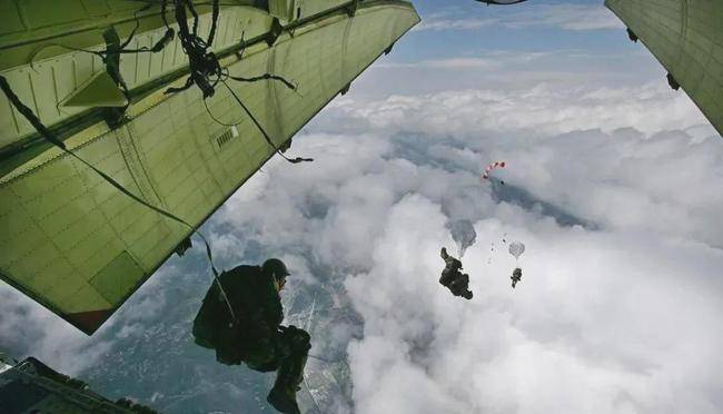 空降兵第15军，历史变迁与现代荣耀，空降兵第15军的历史变迁与现代荣耀时刻