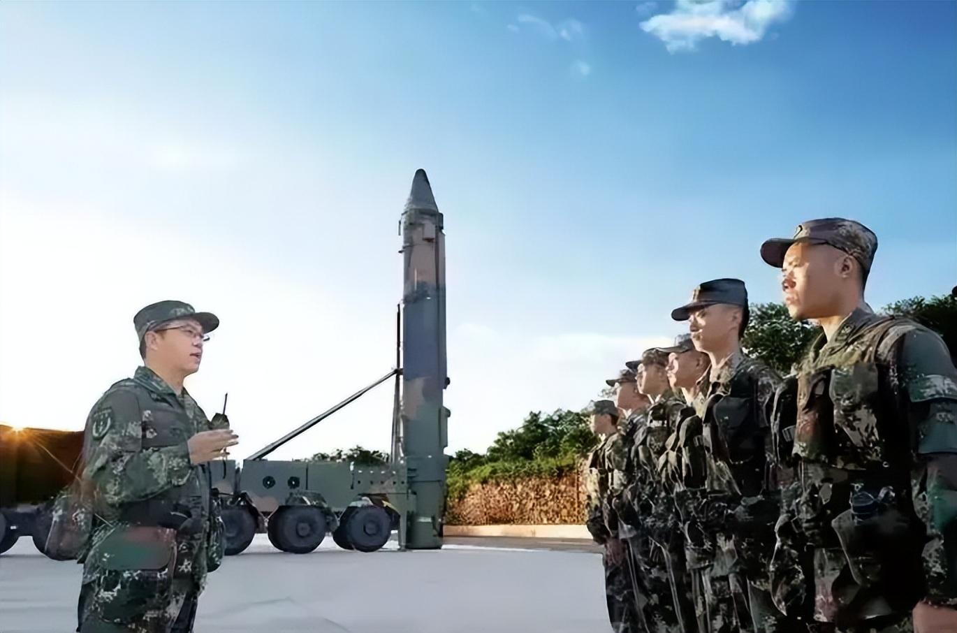 海陆空三军照片，展现英勇形象，清晰呈现军事力量，海陆空三军英勇形象展示，军事力量的清晰呈现