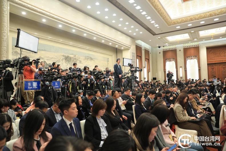 全国人大举行首场新闻发布会，聚焦新时代发展，展现中国民主进步，全国人大首场新闻发布会聚焦新时代发展，展现中国民主进步风采