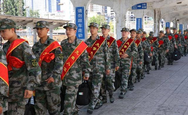 大专毕业参军后的出路，大专毕业后参军，未来的出路与选择