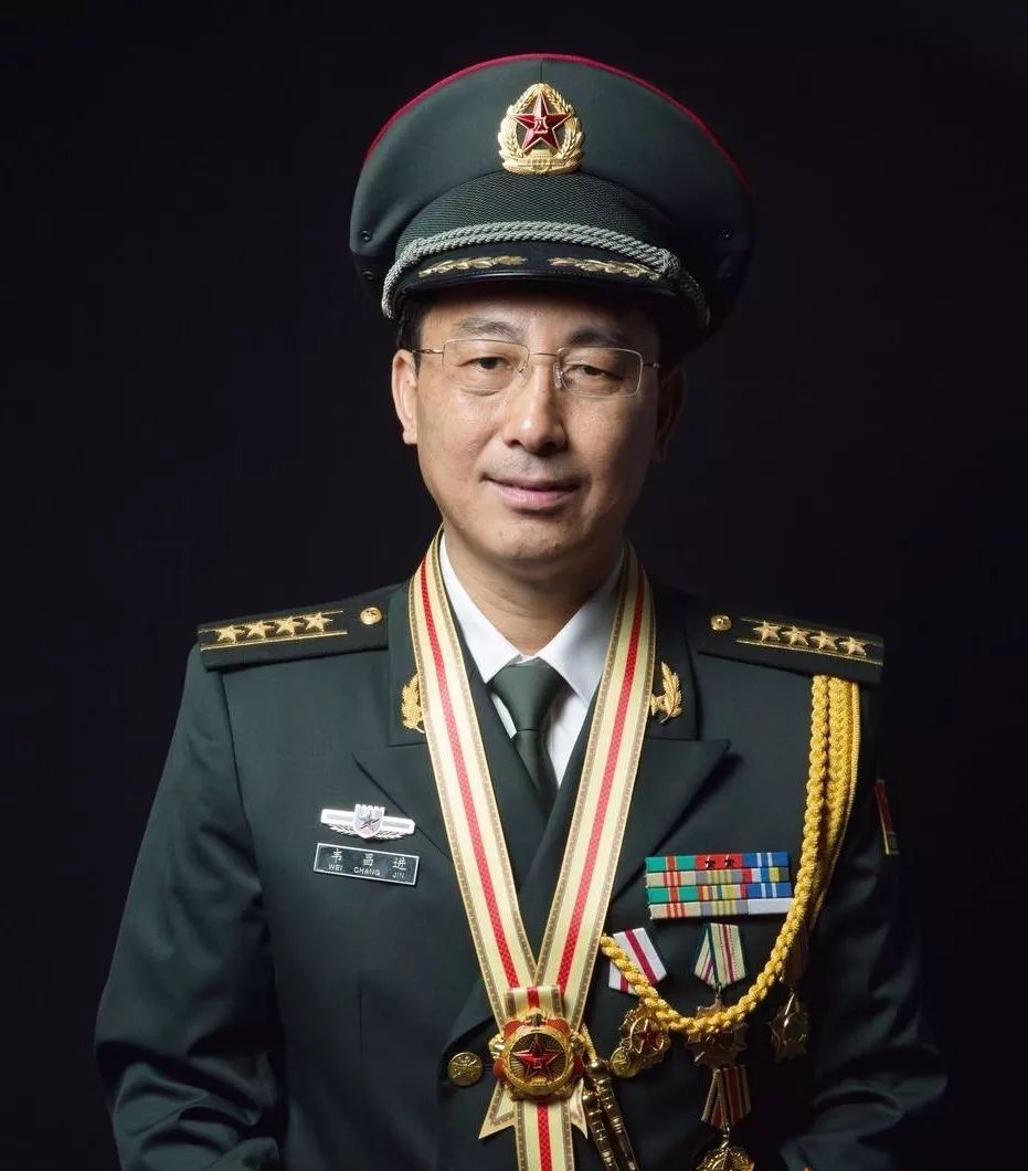 八一勋章英模风采录全文，致敬英勇无畏的功勋人物，八一勋章英模风采录，致敬功勋人物的英勇无畏精神