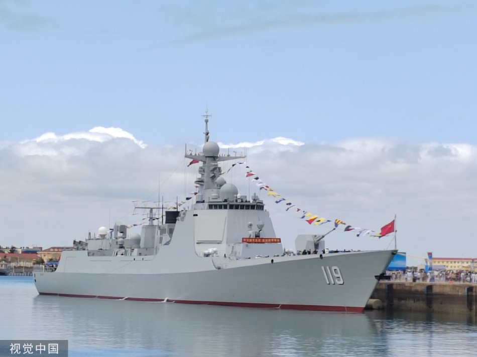 青岛海军节盛大举行，军演展现海上强国风采，青岛海军节盛大举行，军演彰显海上强国力量风采