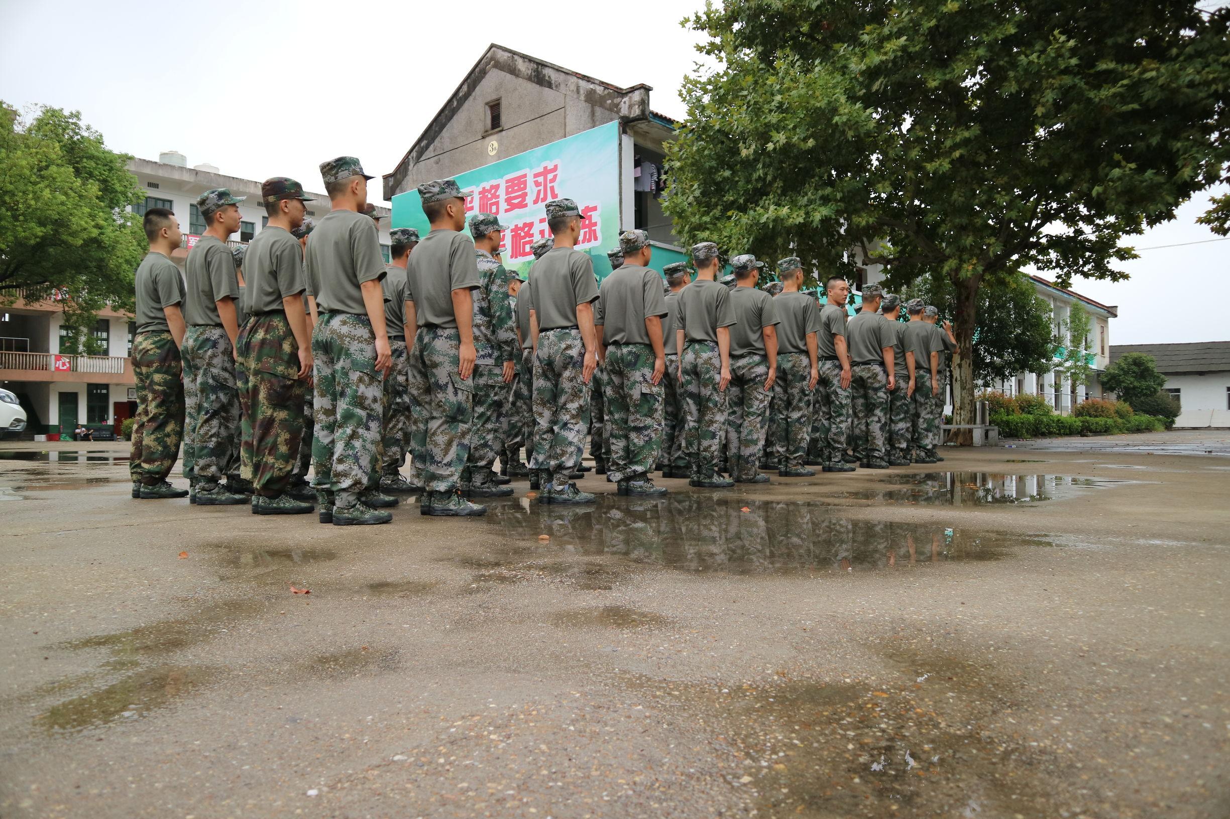 新兵入伍训练，塑造未来的战士，新兵入伍训练，塑造未来战士的基石