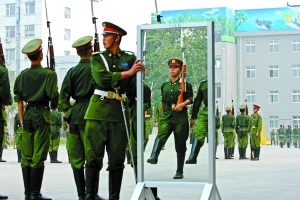 三军仪仗队图片，展现荣耀与力量的瞬间，三军仪仗队风采，荣耀与力量的瞬间展现