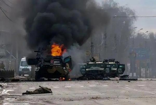 俄乌战场爆火图片，揭示战争的真实面貌，俄乌战场爆火瞬间，揭示战争残酷真实面貌