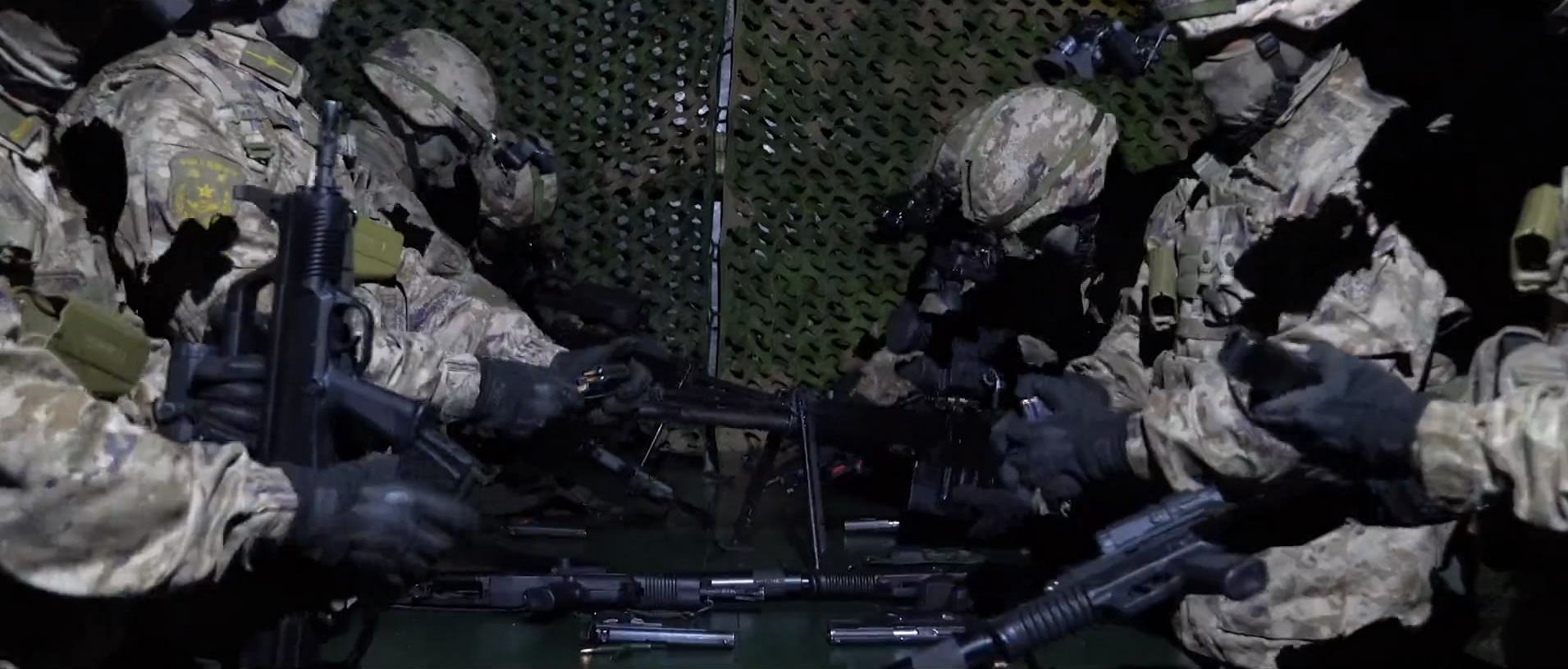 蛟龙突击队,精英力量的象征与实战能力的展现,蛟龙突击队,精英力量的实战展现与象征