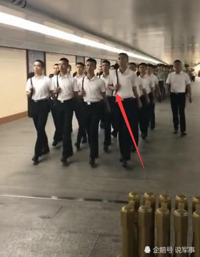 武警与解放军服装的区别解析，武警与解放军服装差异解析