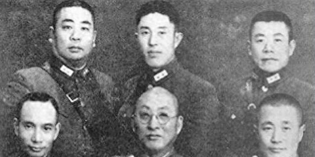 一个军长有几个副军长，军队架构与职务分配探讨，军队架构与职务分配探讨，一个军长手下究竟有几个副军长？