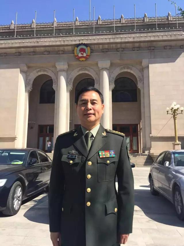天下军事主持人的风采，揭秘背后的故事，揭秘天下军事主持人风采与幕后故事