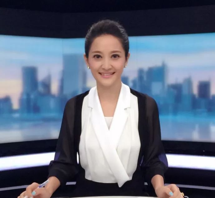 中央军事频道主持人雅文，简历与人生轨迹，中央军事频道主持人雅文，人生轨迹与事业成就概览