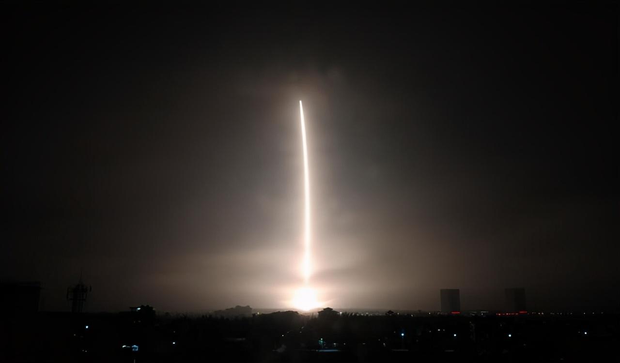 海南长征七号一箭发射成功，一箭携载二十星震撼全球，长征七号一箭携载二十星成功发射，震撼全球目光聚焦海南航天壮举