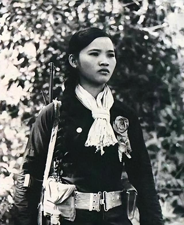 中国女兵施黛与越南兵的小说，跨越国界的友谊与勇气，跨越国界的友谊与勇气，中国女兵施黛与越南兵的故事
