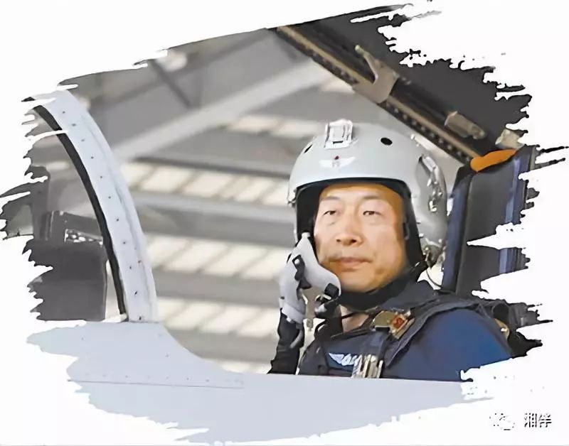 现役最年轻的军长，青春热血铸军魂，青春热血铸就军魂，现役最年轻的军长风采展露