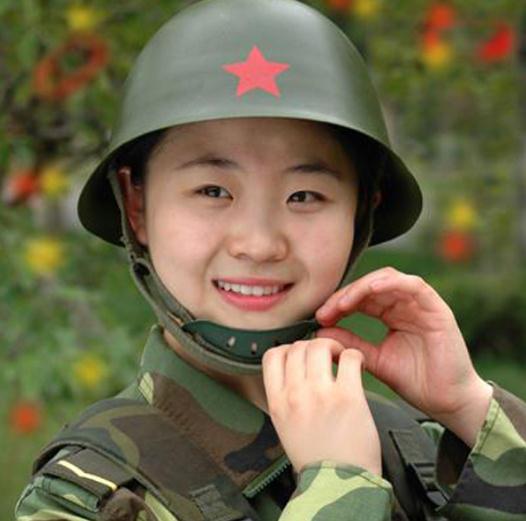 中国女兵的丰彩，坚韧、勇敢与荣耀，中国女兵的丰姿，坚韧、勇敢与荣耀的赞歌