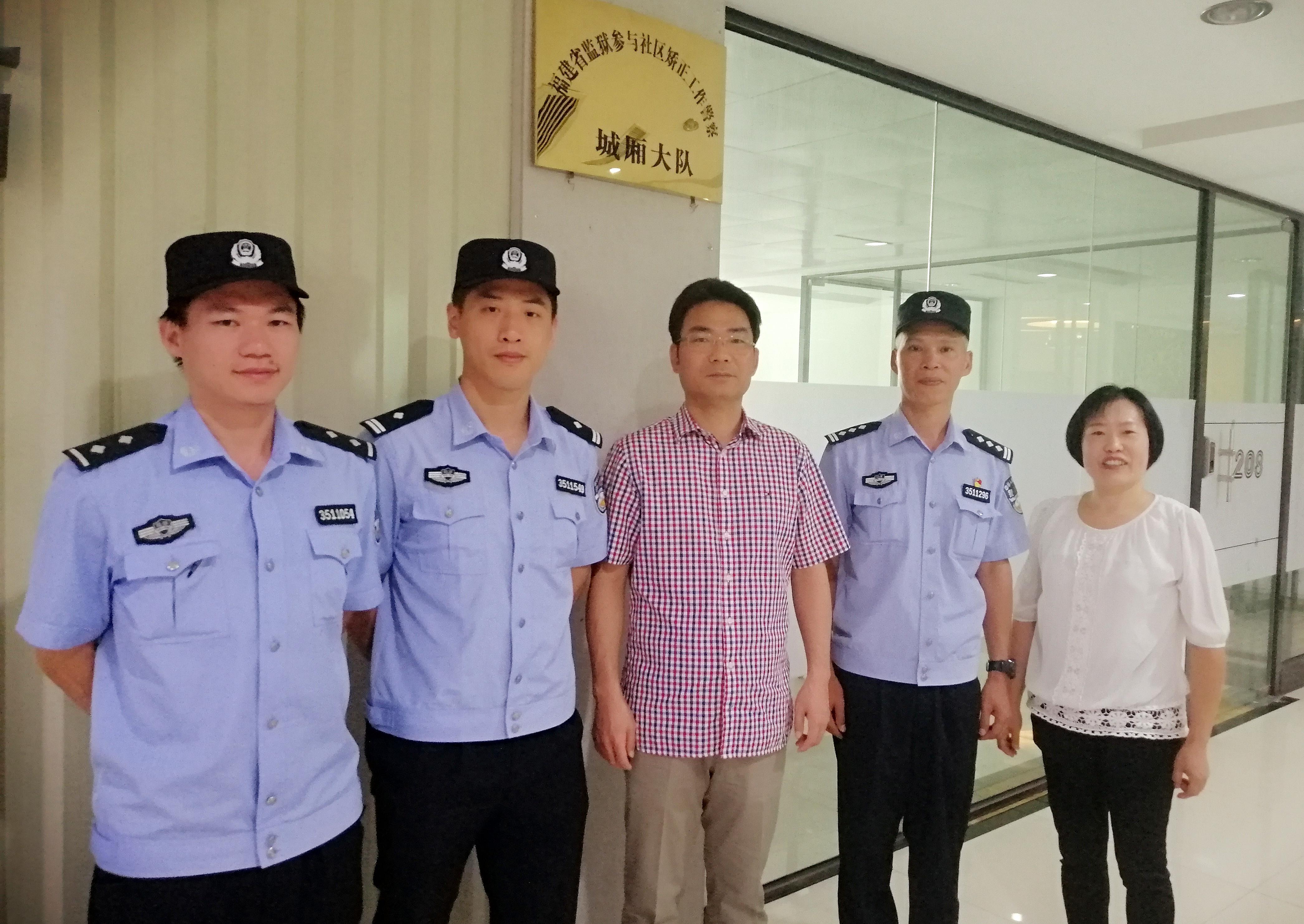 庆祝胜利与辉煌，阅兵中首列队伍的独特风采——纪念我国成立七十周年阅兵仪式，我国七十周年阅兵仪式首列队伍的独特风采与胜利辉煌纪念