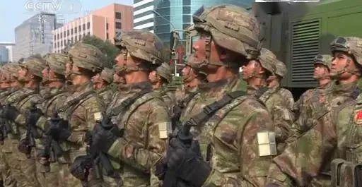 七十周年阅兵出现的兵种，展现中国国防力量的新面貌，七十周年阅兵展现中国国防力量新面貌，多元化兵种彰显实力