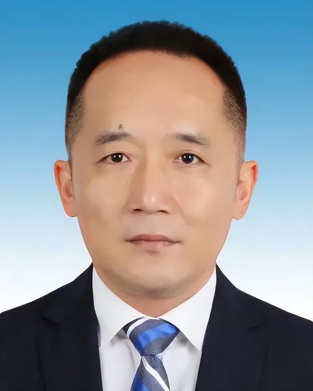 四川省委27个正厅级干部，领导力量与治理能力的体现，四川省委正厅级领导团队，治理能力的体现与领导力量风采展示