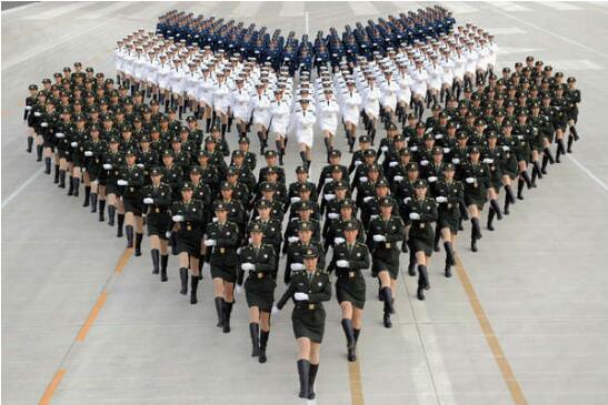 中国女兵流泪的高清图片，背后的故事与情感共鸣，中国女兵背后的故事，流泪的瞬间与情感共鸣的震撼图片