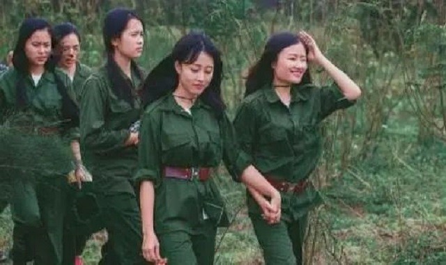 越南女兵与中国兵，跨越国界的合作与友谊，越南女兵与中国兵，跨越国界的合作与深厚友谊